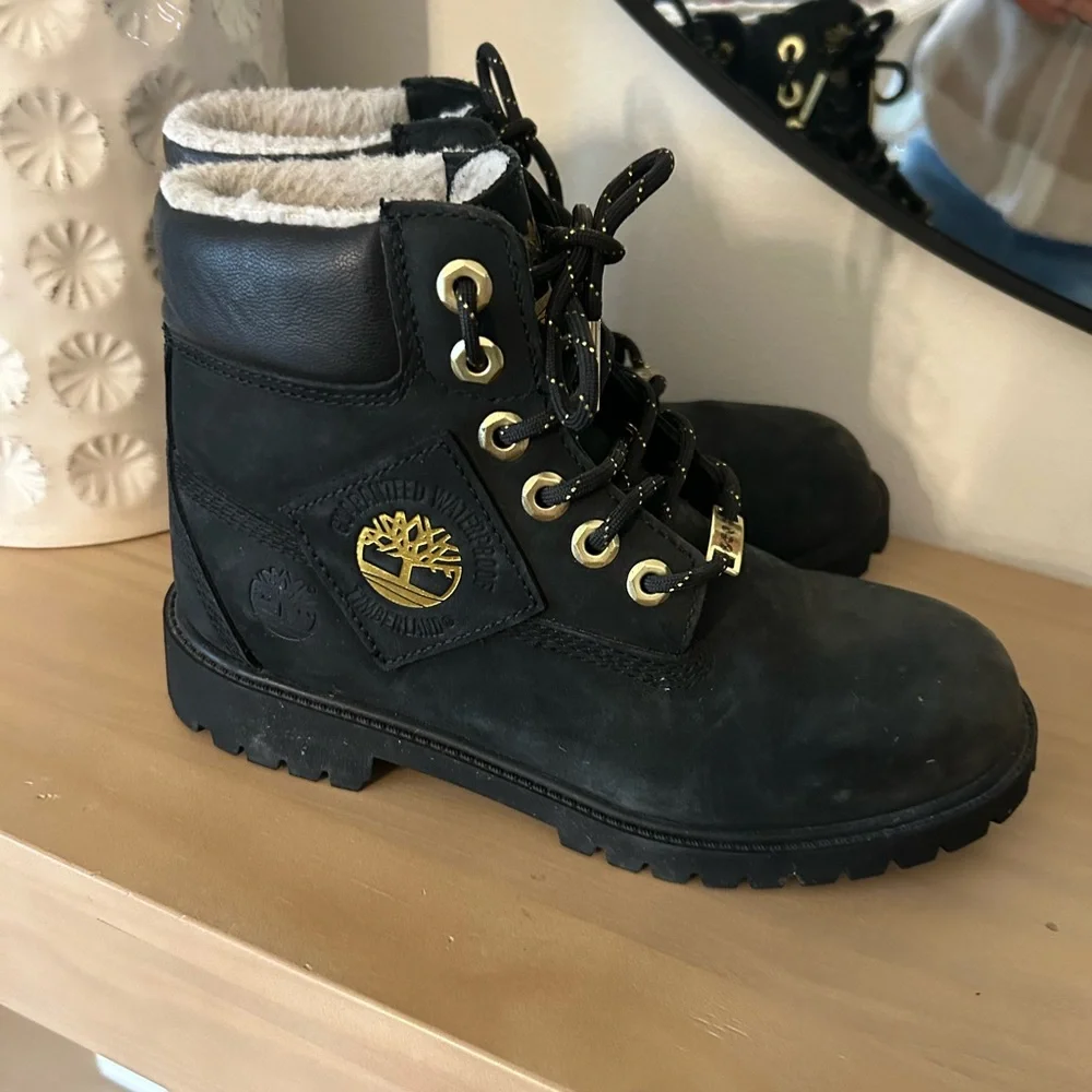 Timberland X Champion 6-inch Shearling Black Gold Ankle Boots Kids Girls Size 5